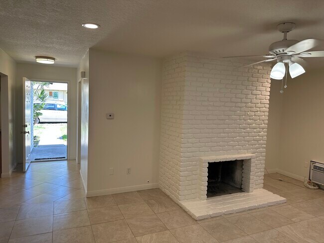 Living Room - 616 South Fashion Park Street