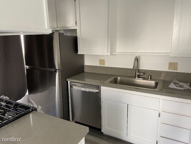 Building Photo - 1266 Cabrillo Park Dr