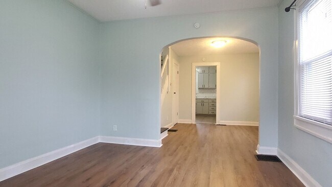 Building Photo - Updated 2 bedroom Townhouse - Garfield Par...