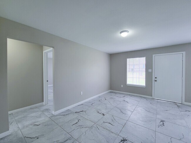 Building Photo - 3206 Lobit Dr