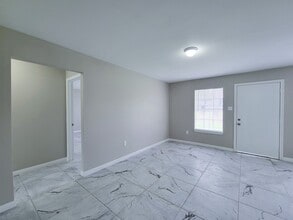 Building Photo - 3206 Lobit Dr