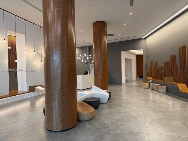 Foto del edificio - 350 S Miami Ave