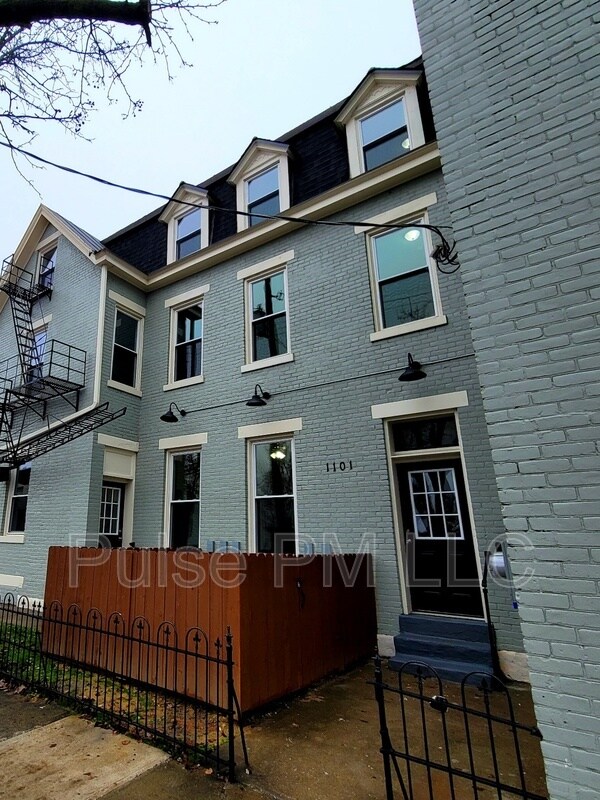 Building Photo - 1101 Isabella St