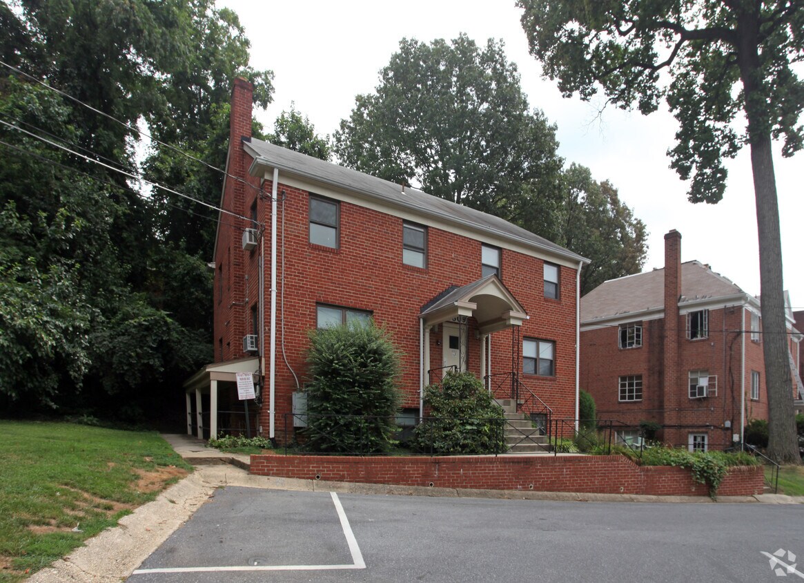 Building Photo - 8809 Plymouth St