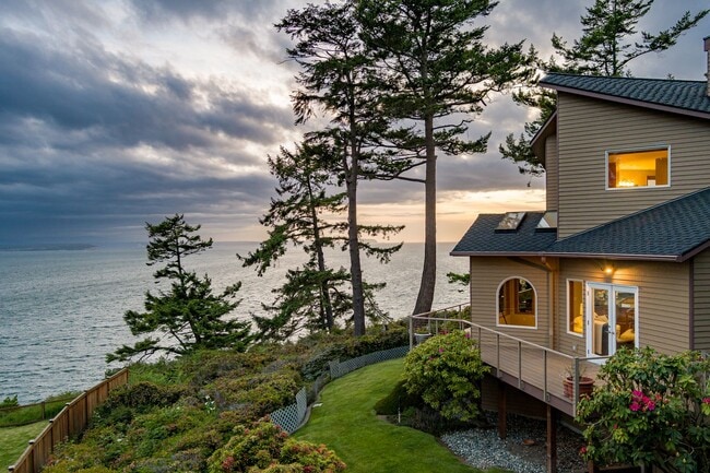 Foto del edificio - Gorgeous West facing View Home in Coupeville with Acreage and Privacy!