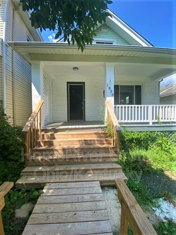 Primary Photo - 1836 Goodman Ave