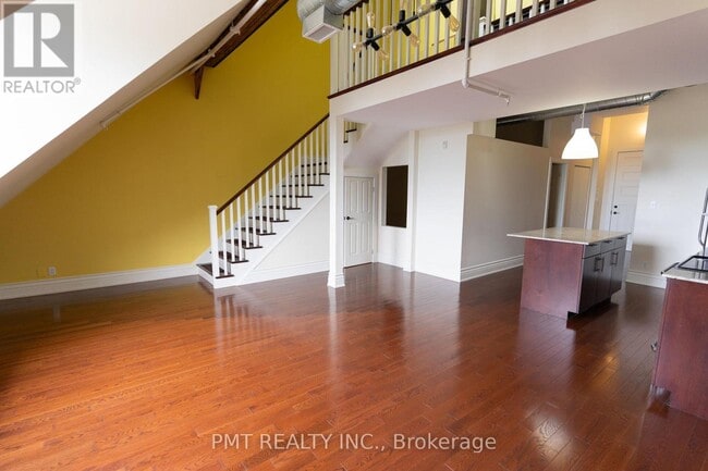 Building Photo - 200 Stinson St