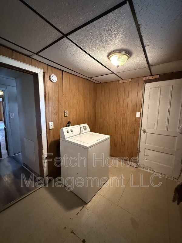 Foto del edificio - 214 W Strawberry St