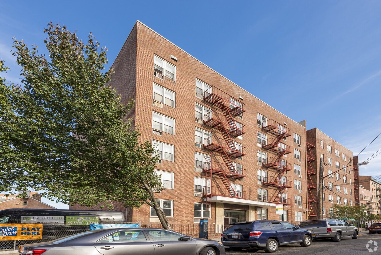 Foto principal - 4011 72nd St