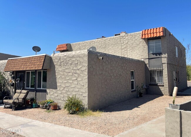 Building Photo - 4718 E Portland St