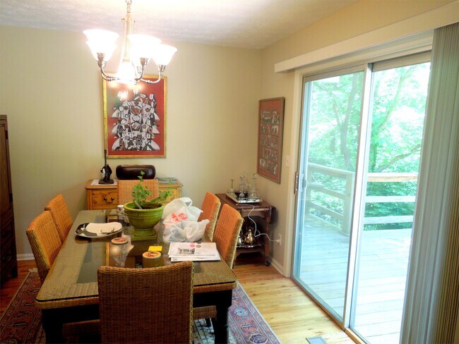 Foto del edificio - 2106 Glenheath Dr