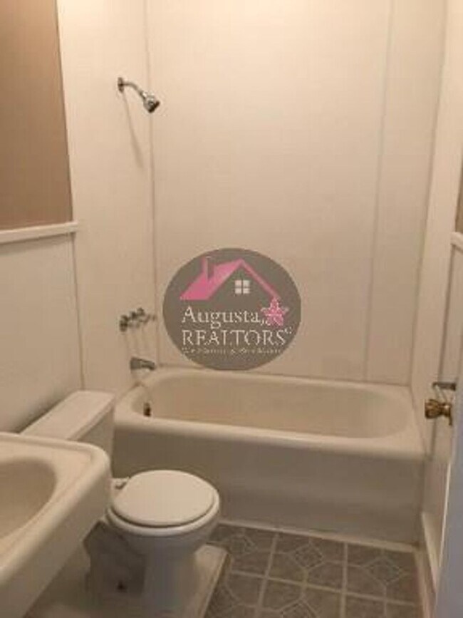 Foto del edificio - All Bills Paid One Bedroom Near ACU!