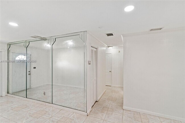 Foto del edificio - 17200 NW 51st Pl