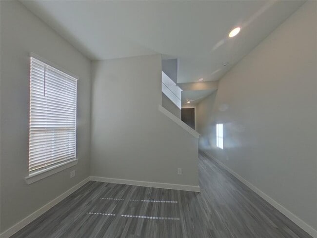 Building Photo - 9835 Willow Creek Commerce Dr