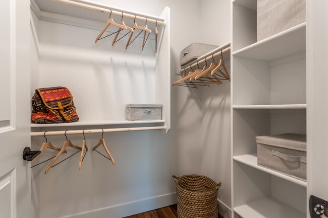 1BR, 1BA - 1B-2 - 744 SF - Trovita Rio