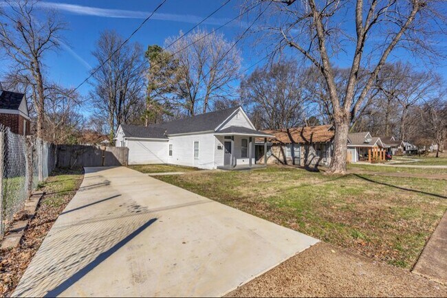 Building Photo - 857 Pope St