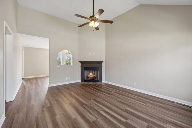 Foto del edificio - Three Bedroom in Autumn Creek!
