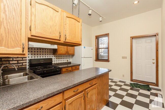 Foto del edificio - 2133 W Potomac Ave