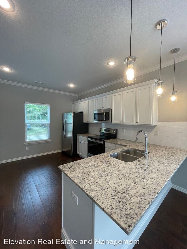 Building Photo - 3 br, 2.5 bath House - 929 W Lawson Street
