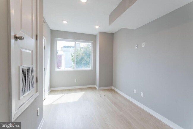 Foto del edificio - 2428 Jasper St