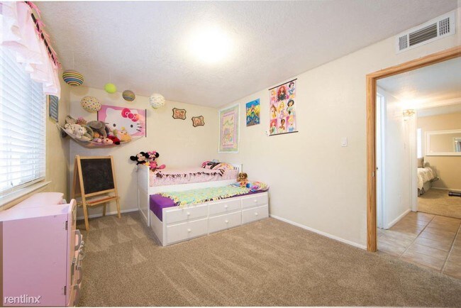 Foto del edificio - 8812 Peony Ct NE