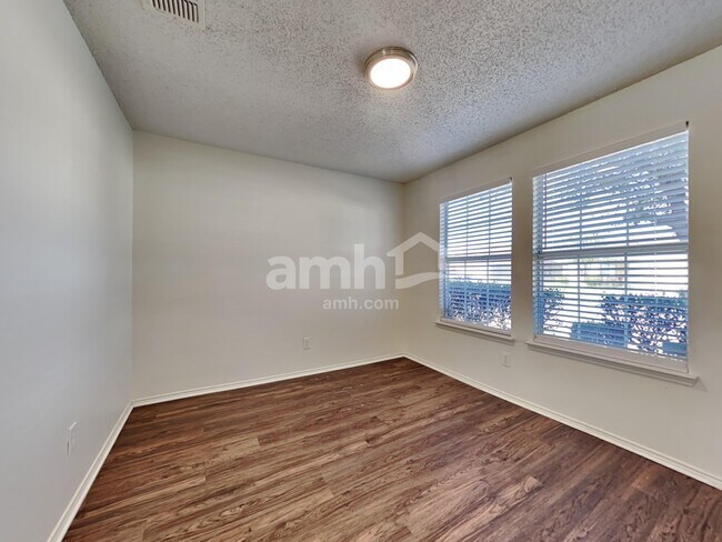 Building Photo - 5559 Mandarin Way