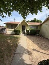 Building Photo - 1409 W Roberts Ave