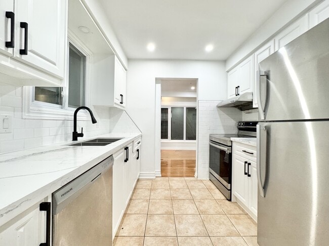 Building Photo - 14 Harbour Heights Ln