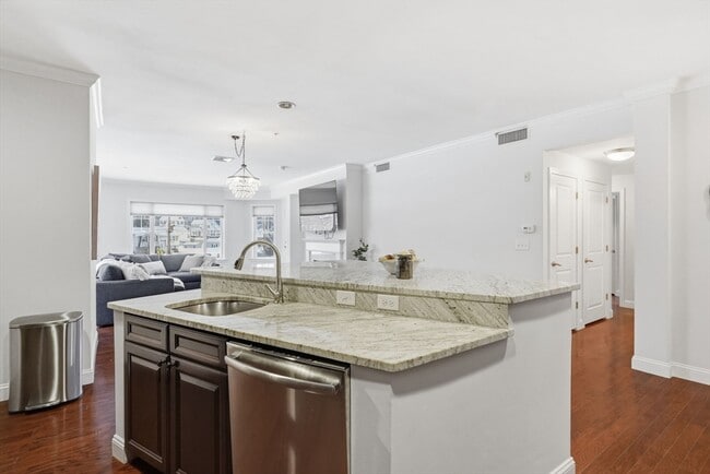 Building Photo - 855 Main St