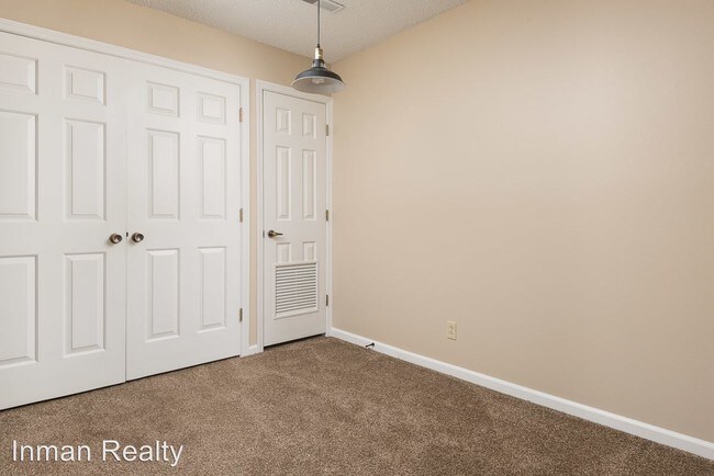 Building Photo - 811 Flanders Ln NW
