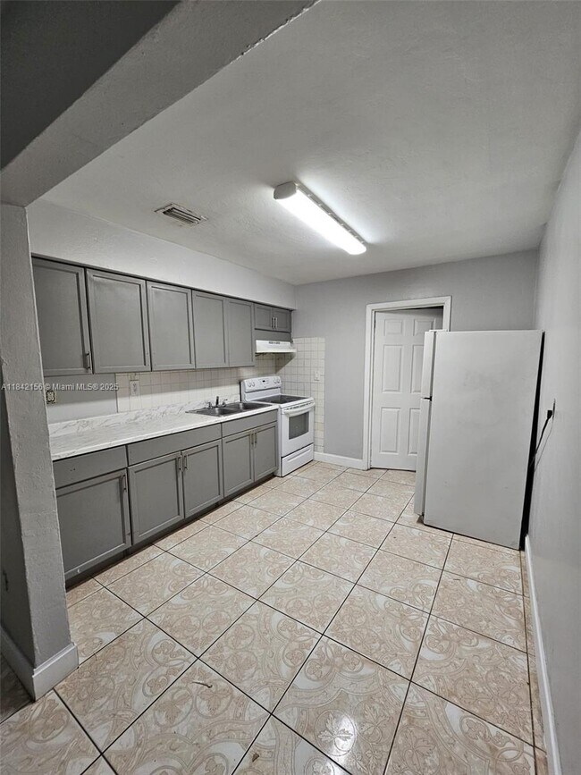 Foto del edificio - 482 NE 136th St