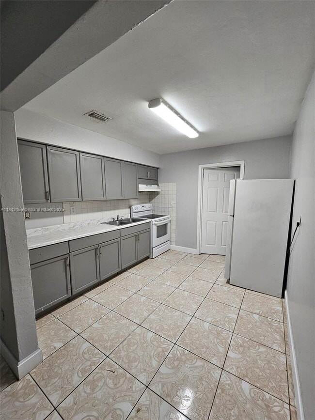 Building Photo - 482 NE 136th St