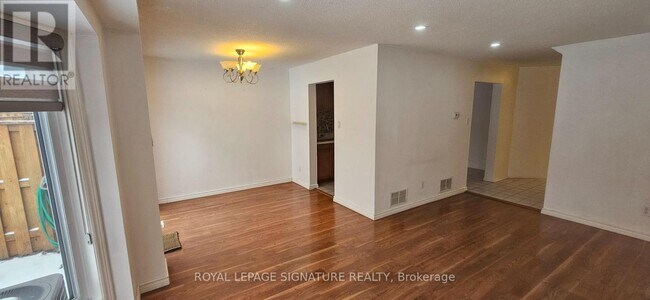 Photo du bâtiment - 1039 Cedarglen Gate