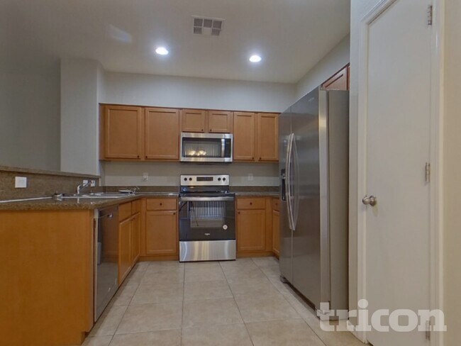 Building Photo - 4028 W Pedro Ln