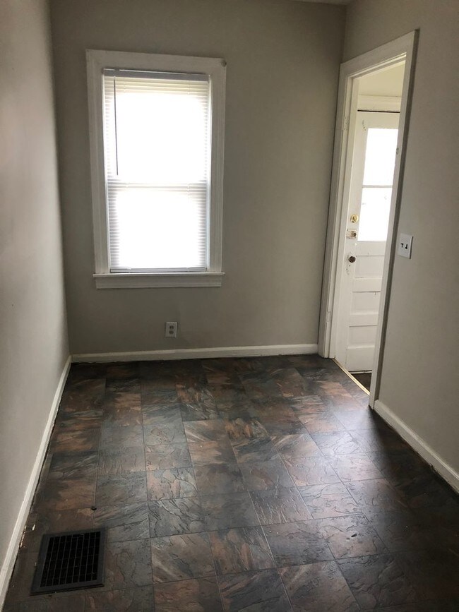 Foto del edificio - 1510 N Gladstone Ave