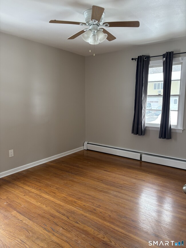 Foto del edificio - 44 Maywood Ln