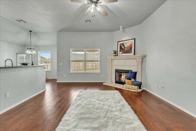 Foto del edificio - Lawn Care Included! 3 bed, 2 bath, 2 car