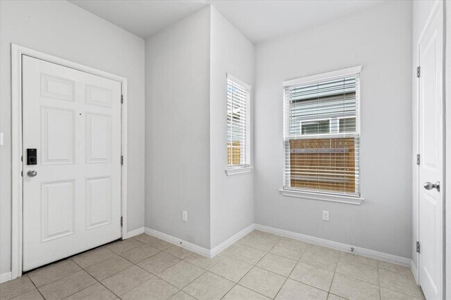 Foto del edificio - 243 Driftwood Ln
