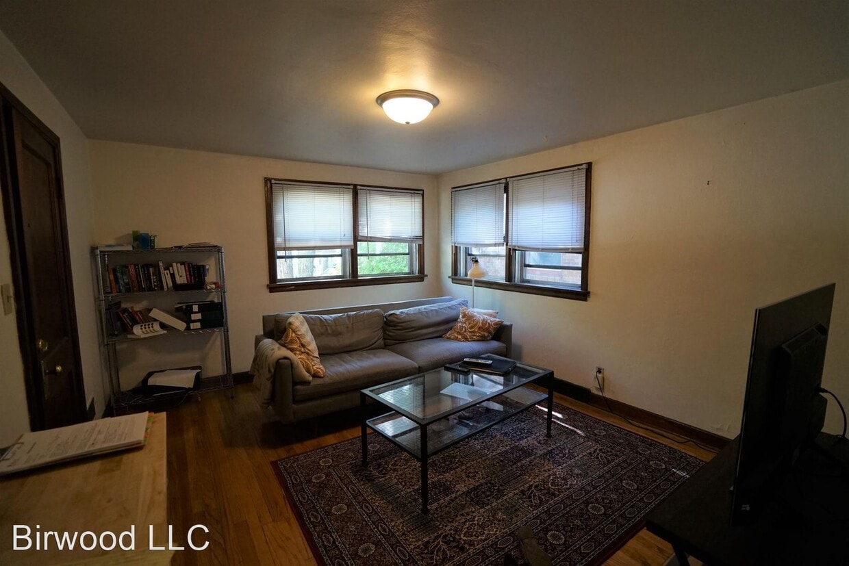 Building Photo - 154 Division St