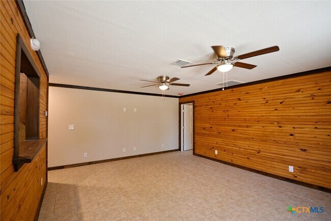 Foto del edificio - 1155 Farm To Market Rd 2722