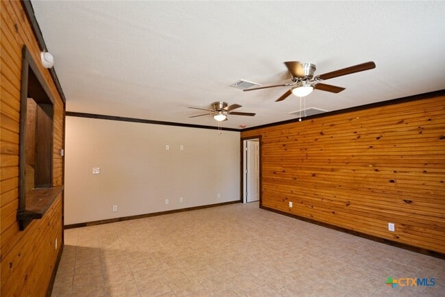 Building Photo - 1155 Farm To Market Rd 2722