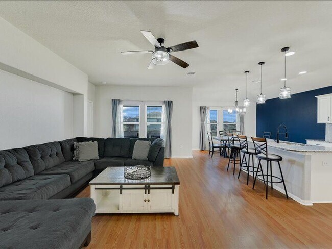 Foto del edificio - 725 Pinnacle Dr