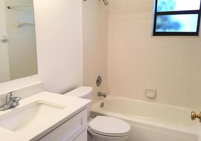 Building Photo - 4530 Carambola Cir S