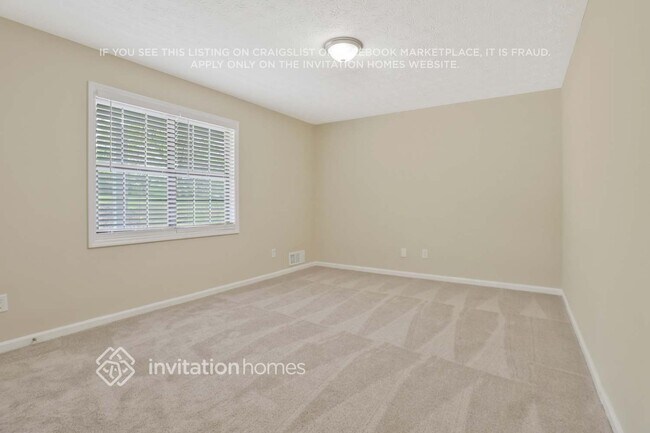 Foto del edificio - 350 Edna Dr