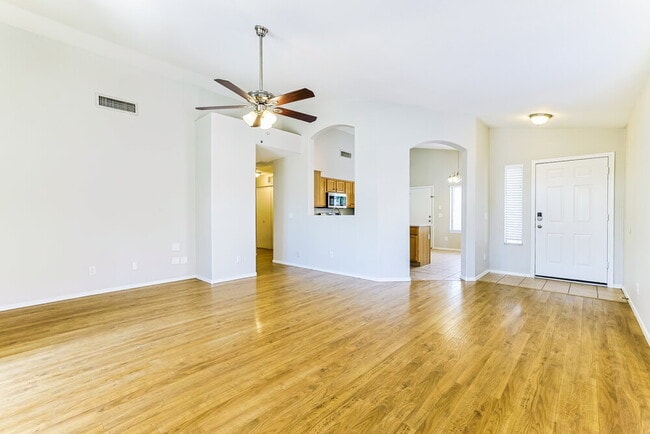 Building Photo - 1051 N San Benito Dr
