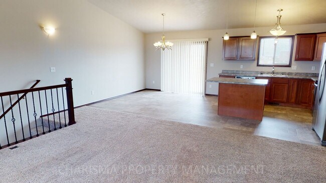 Foto del edificio - 3 BEDROOM, 2 BATH TOWN HOME, INDIVIDUAL EN...