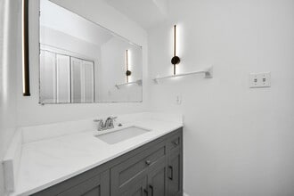 Building Photo - 8011 La Roche Ln