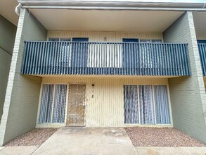 Building Photo - 6802 N 17th Ave