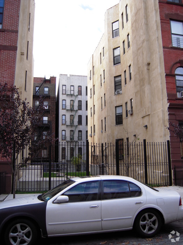 Foto del edificio - 110-112 W 134th St