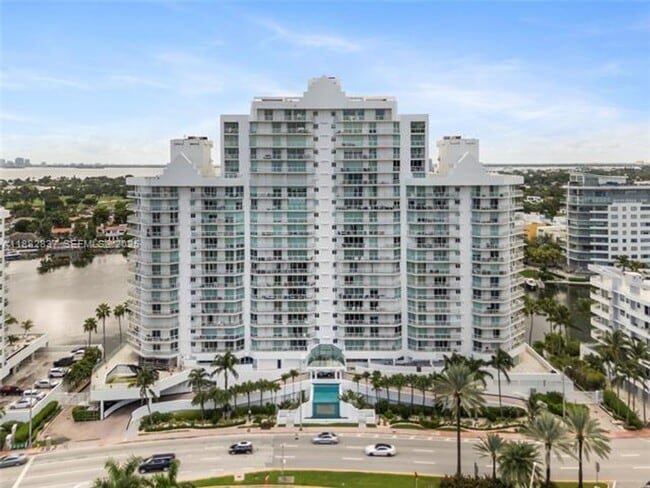 Foto del edificio - 5900 Collins Ave